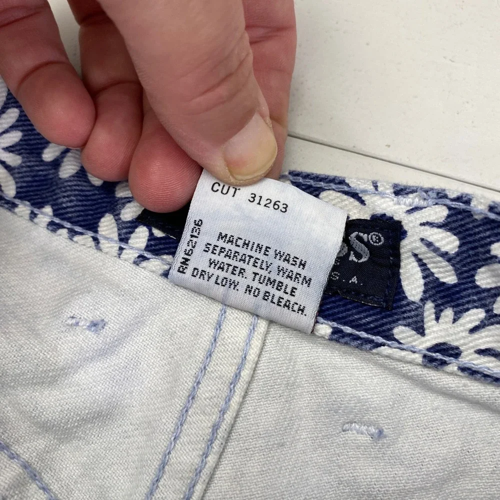 Vintage 90s Guess Daisy Floral Denim Shorts Womens 27 High Waisted Button Fly